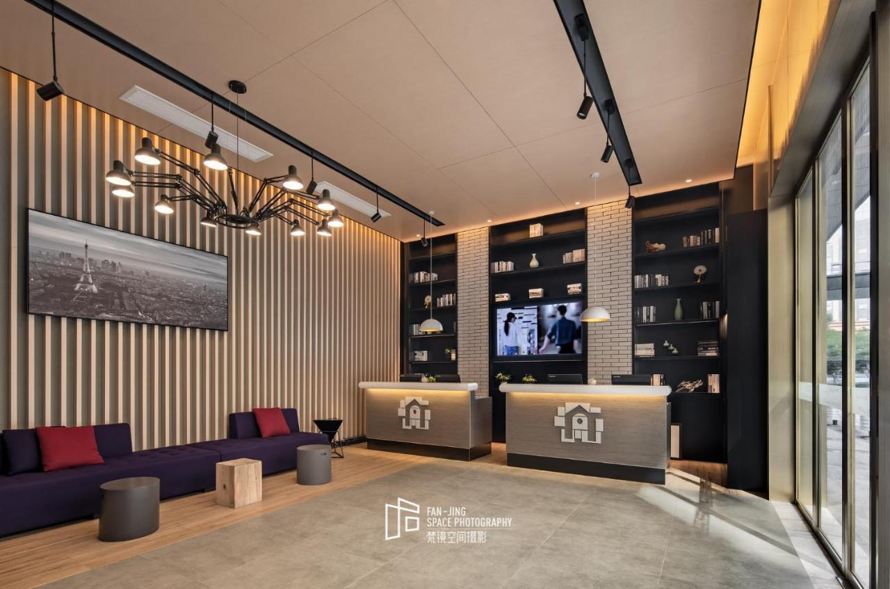 Campanile Hotel Wuhan Zhongnan Road Metro Station Exterior foto